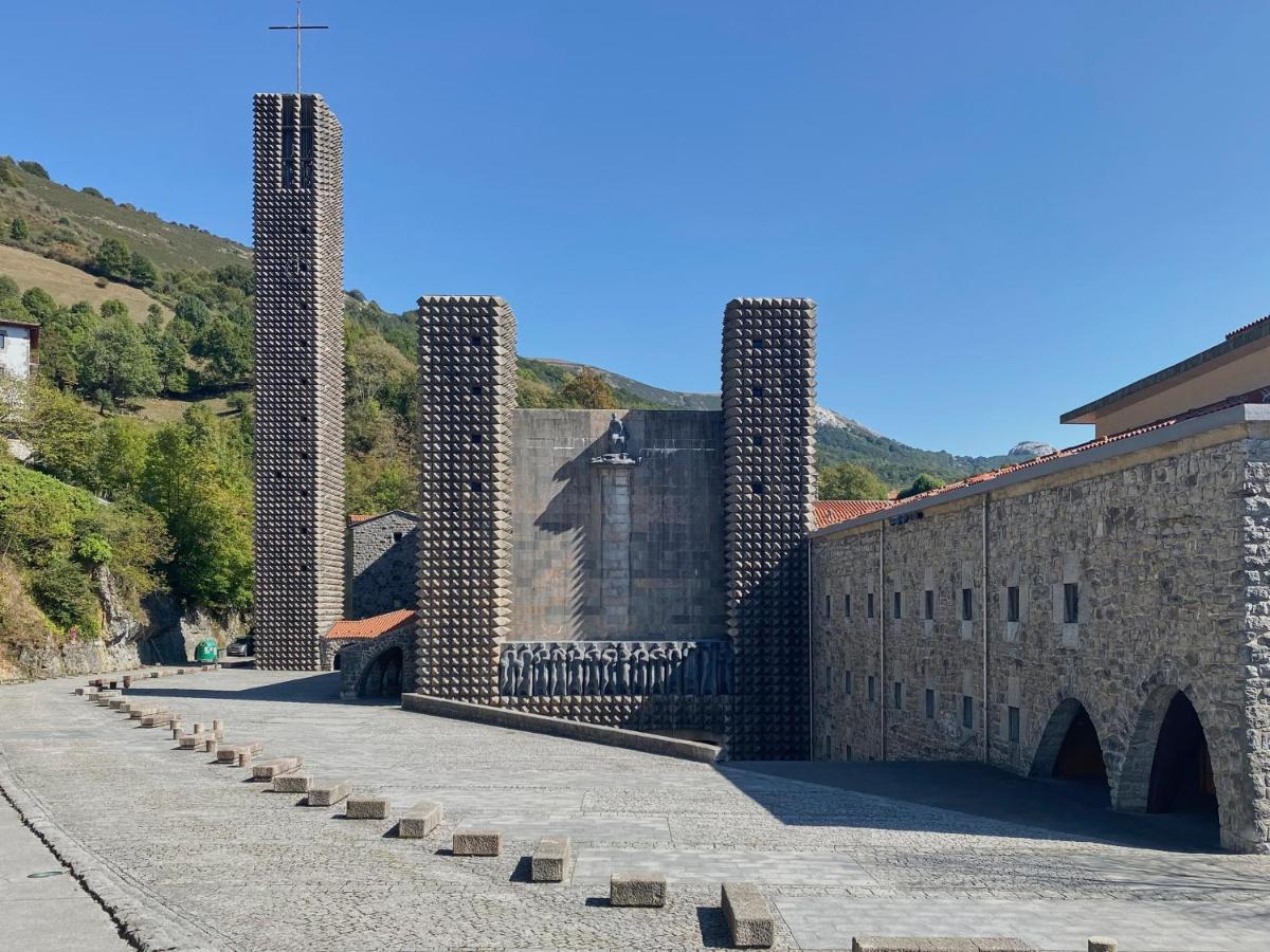 Iraipe Santuario De Arantzazu Hotel Onate Exterior photo